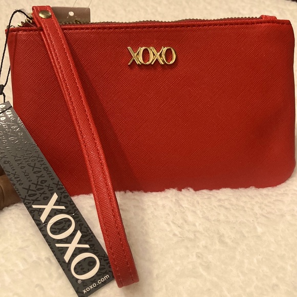 XOXO Handbags - NWT XOXO Wristlet For the Go Fast